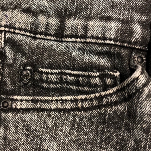 Men’s acid wash jean shorts - Picture 3 of 4